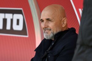 Luciano Spalletti osserva