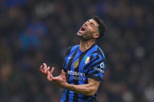L'attaccante dell'Inter Mehdi Taremi si dispera