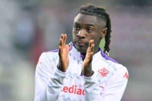 Moise Kean applaude prima di una partita