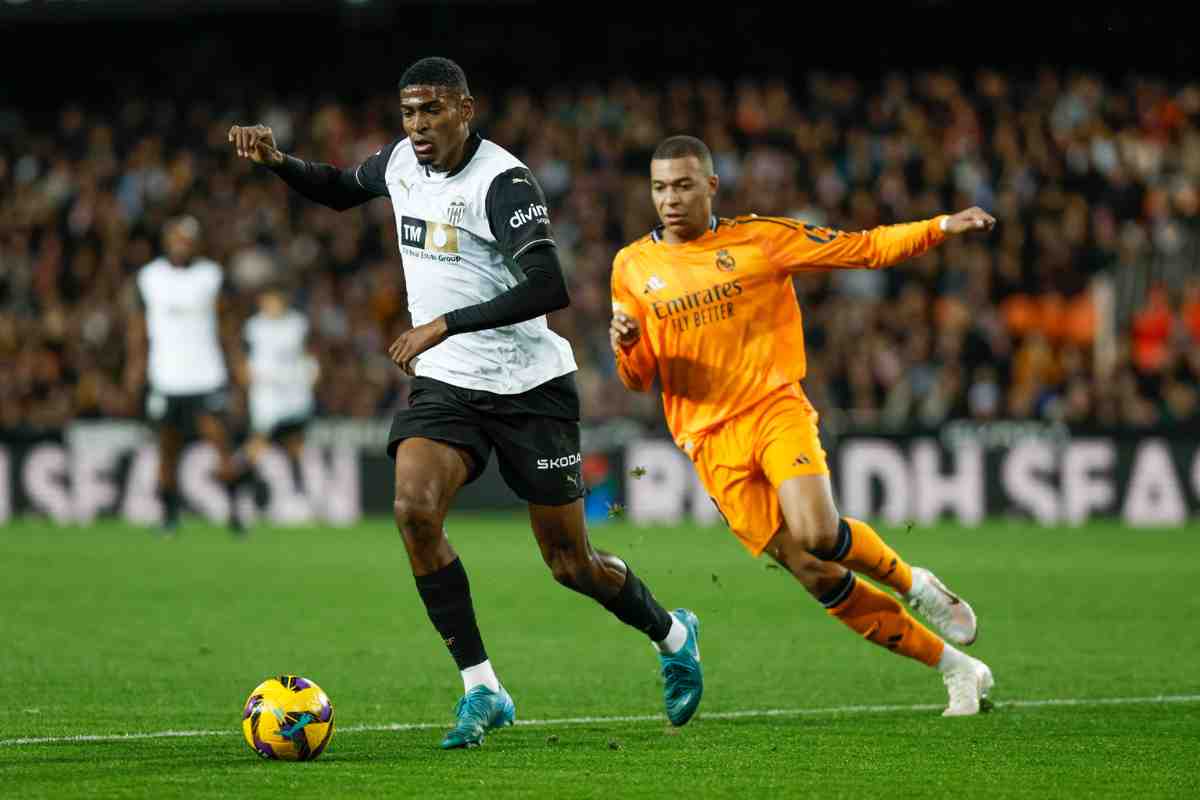 Cristhian Mosquera in campo con il Valencia