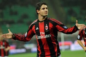 Alexandre Pato esulta