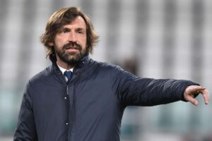 Pirlo dà indicazioni