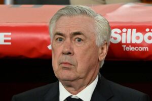 Carlo Ancelotti in panchina a Siviglia