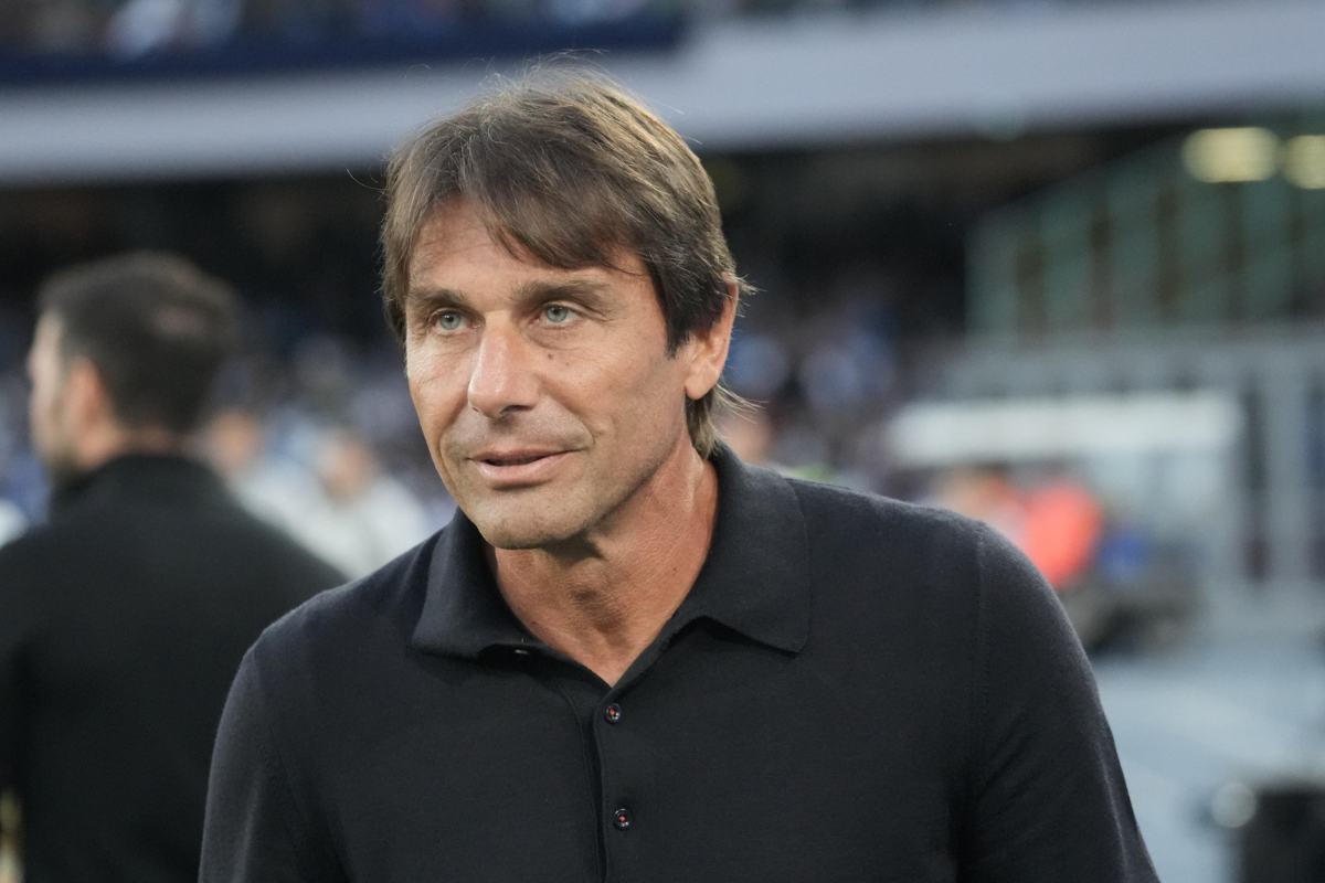 Antonio Conte con lo sguardo sereno
