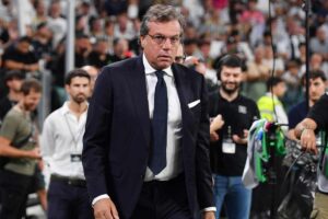 Cristiano Giuntoli cammina