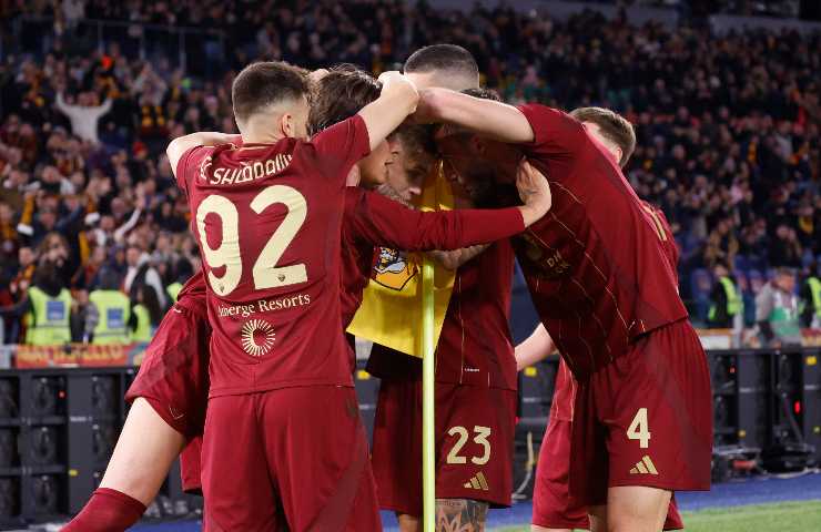 Giocatori della Roma esultano