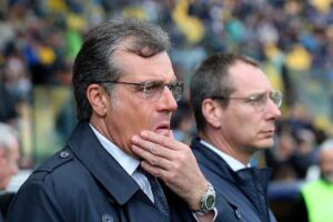Cristiano Giuntoli osserva