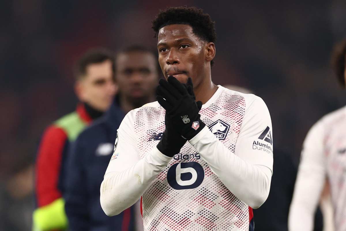 Jonathan David applaude