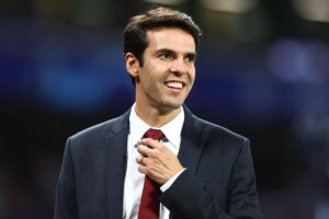 Kakà in giacca e cravatta