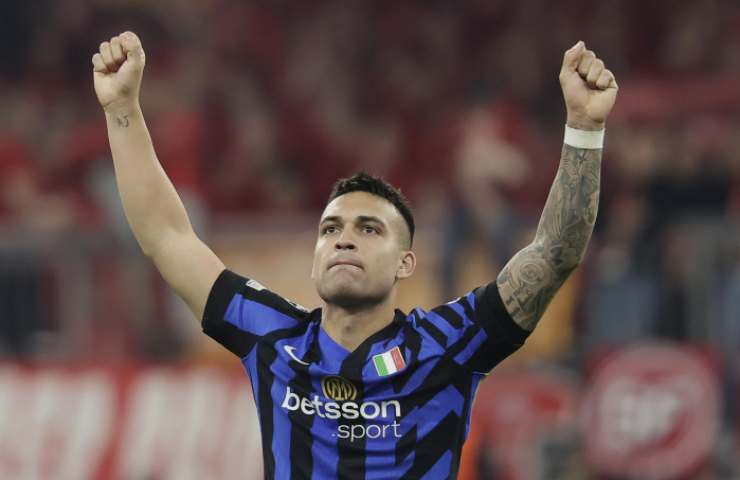 Lautaro esulta con i tifosi