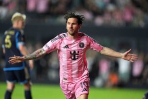 Lionel Messi esulta