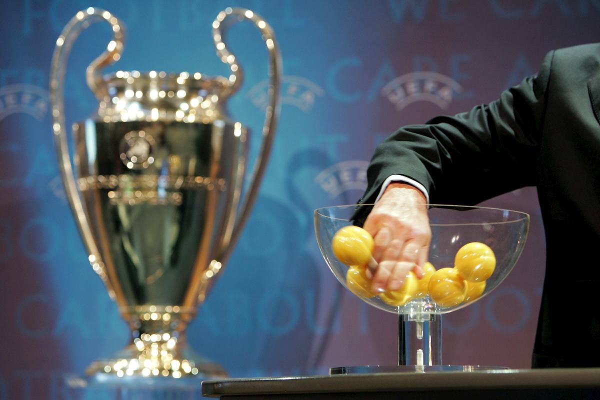 Champions League trofeo sorteggio