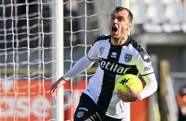 Pandev esulta