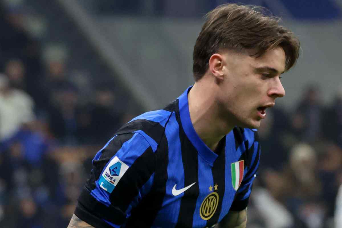 Nicola Zalewski con la maglia dell'Inter
