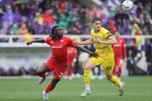 Giovanni Leoni contrasta Moise Kean