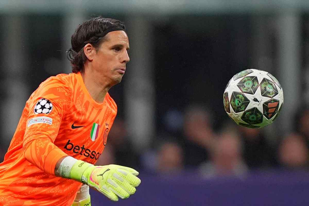 Sommer con il pallone della Champions League