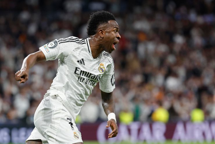 Vinicius esulta dopo un gol