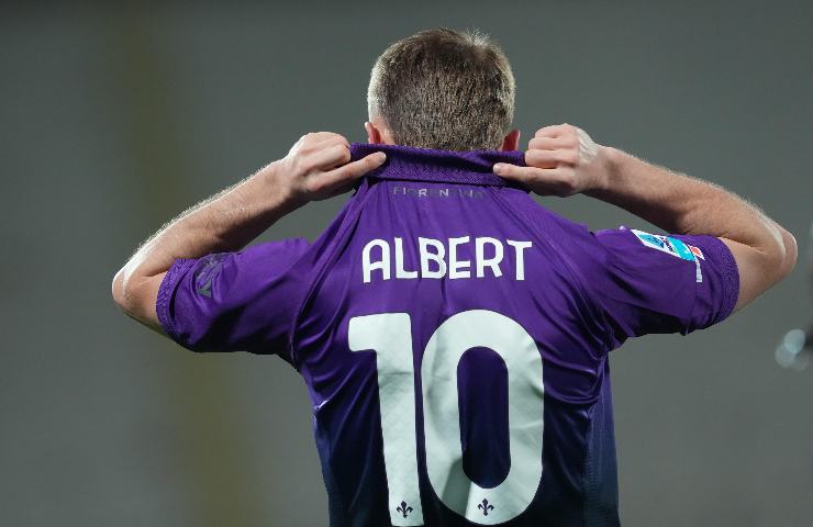Albert Gudmundsson di spalle