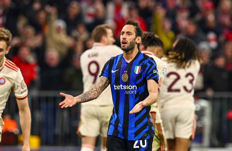 Hakan Calhanoglu si lamenta