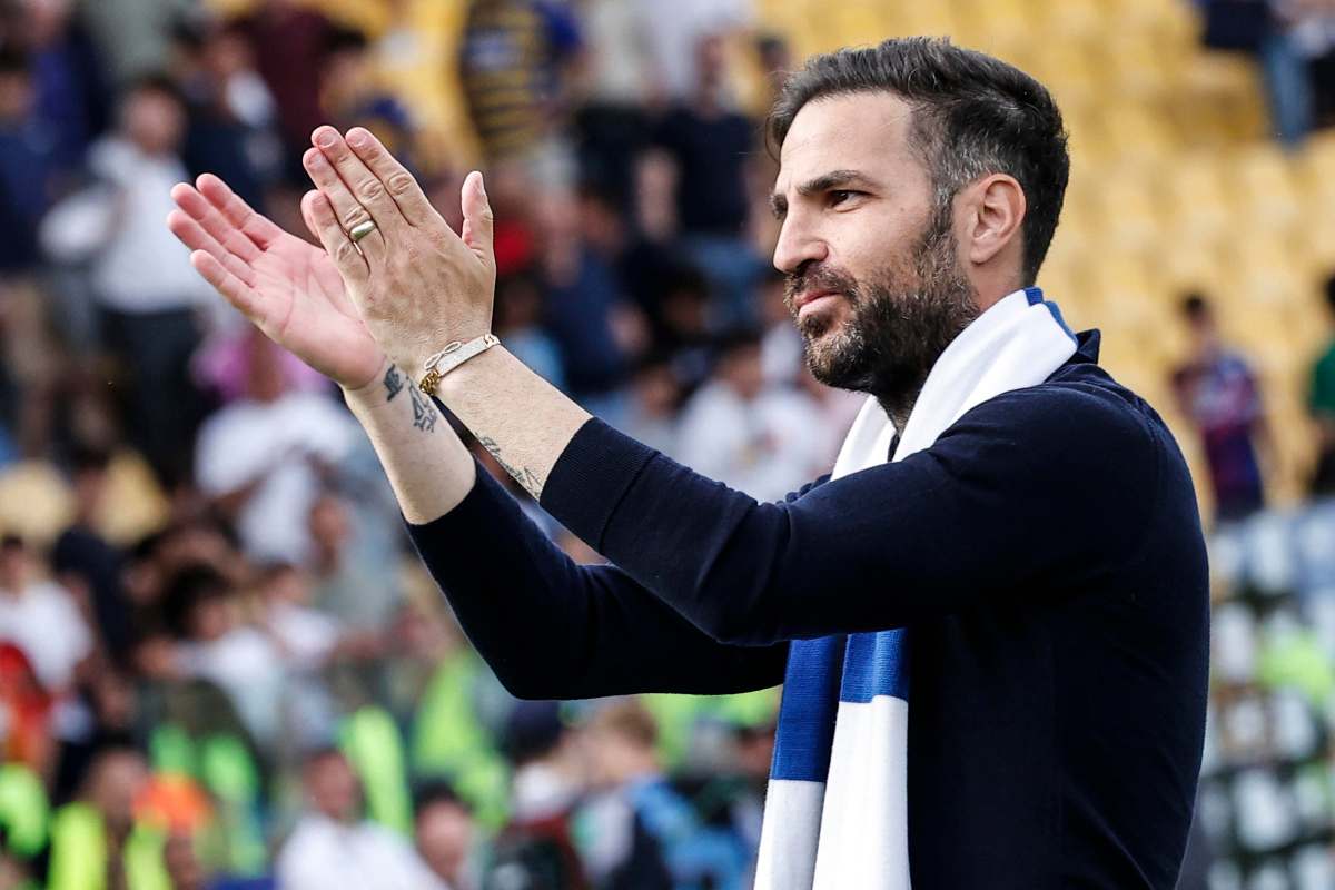 Cesc Fabregas applaude