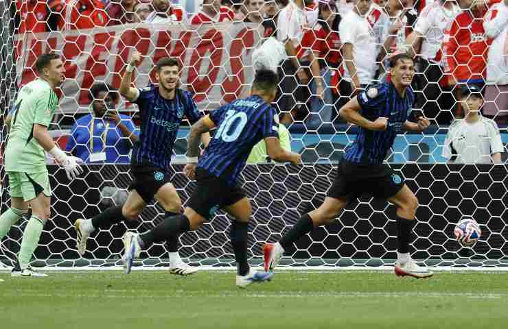 Giocatori dell'Inter esultano