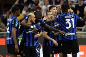 Giocatori dell'Inter esultano