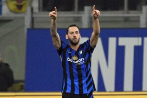 Calhanoglu esulta
