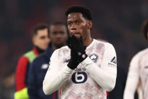 Jonathan David applaude