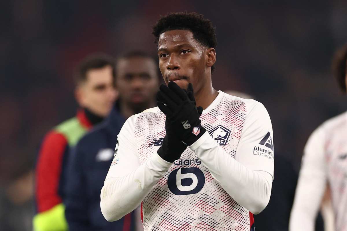 Jonathan David applaude