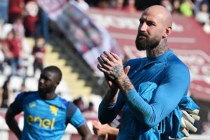 Milinkovic-Savic applaude