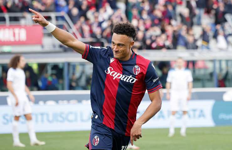 Ndoye esulta con i tifosi