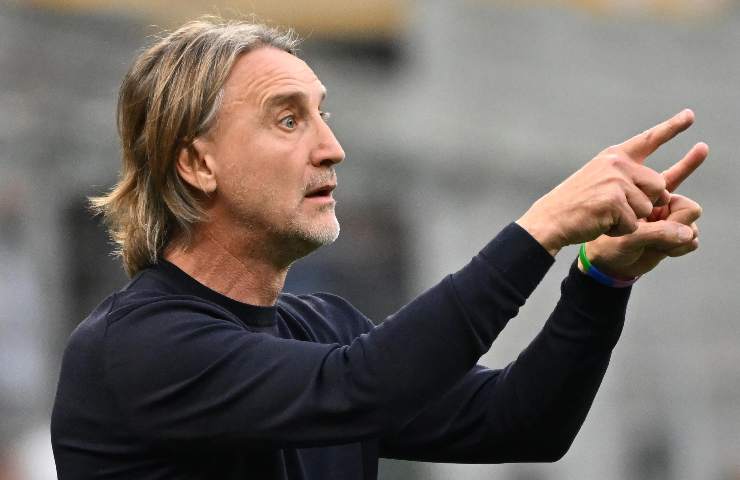Nicola dà indicazioni
