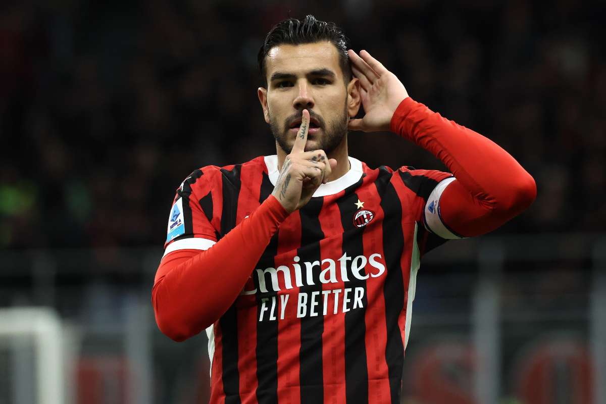 Theo Hernandez esulta