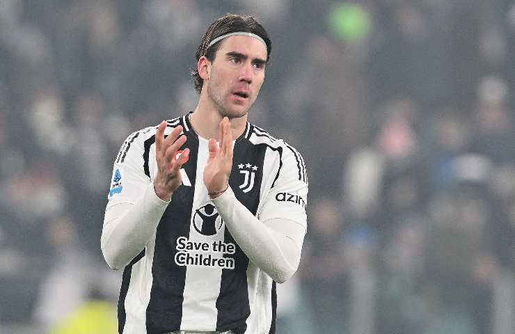 Vlahovic applaude ai tifosi