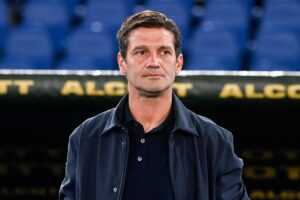 chivu in panchina durante una partita