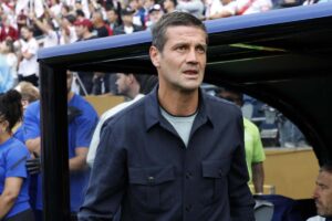 chivu in panchina al mondiale per club