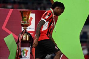 leao durante la premiazione della finale di coppa italia 2025