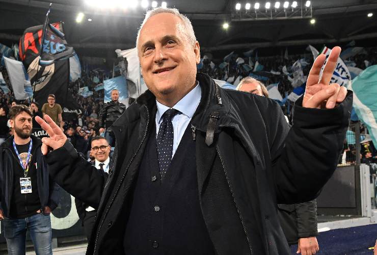 lotito festeggia il derby in campo