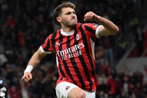 santiago gimenez esulta col milan