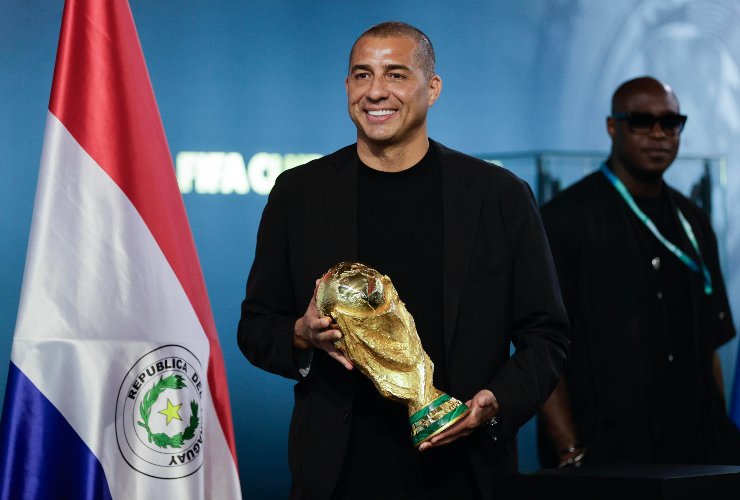 trezeguet con la coppa del mondo in mano 