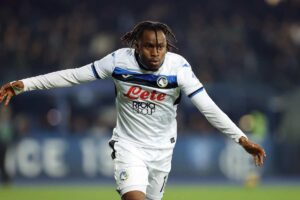 Ademola Lookman esulta