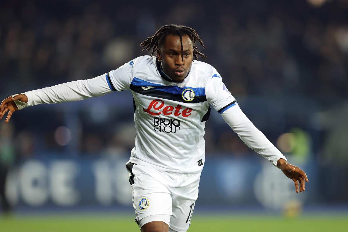 Ademola Lookman esulta