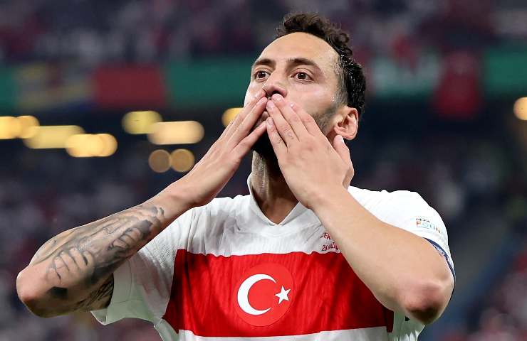 Calhanoglu esulta