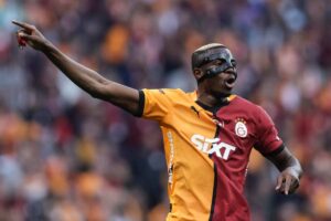 Victor Osimhen dà indicazioni