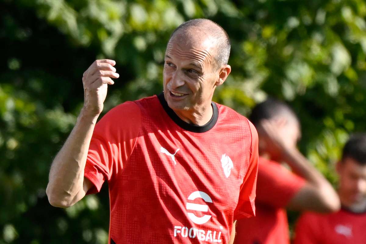 allegri durante un allenamento del milan