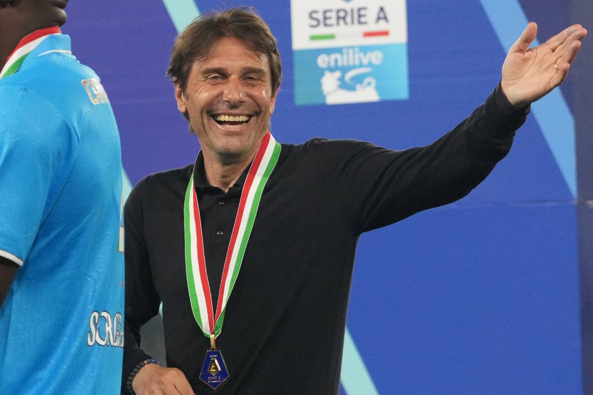 antonio conte festeggia lo scudetto col napoli