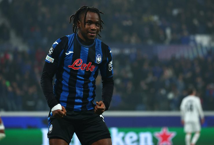 lookman in campo con l'atalanta