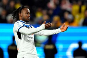 lookman si lamenta in campo con l'atalanta