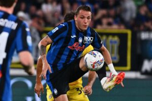 retegui in azione con l'atalanta