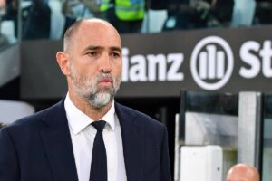 tudor davanti alla panchina della juventus